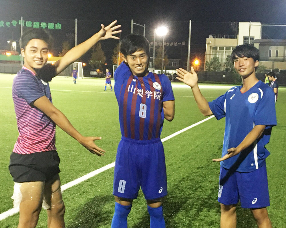 山梨学院大学サッカー部 選手支給ベンチウォーマー トレーニングウェア