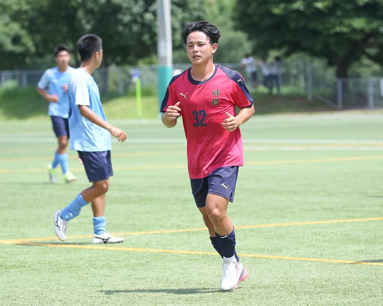 【神村学園】『チームで一番走って、苦労して、誰よりもきついことをする』U-17日本高校選抜を経験し、エースナンバー14を継承した花城瑛汰。王者としての覚悟を語る【○○の誓い】
