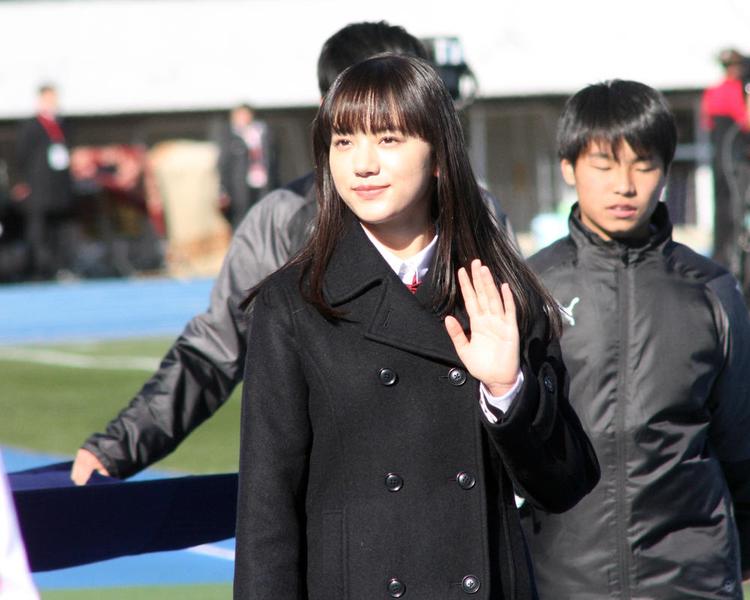 応援マネージャー・清原果耶さんが開会式に登場！【全国高校サッカー選手権】