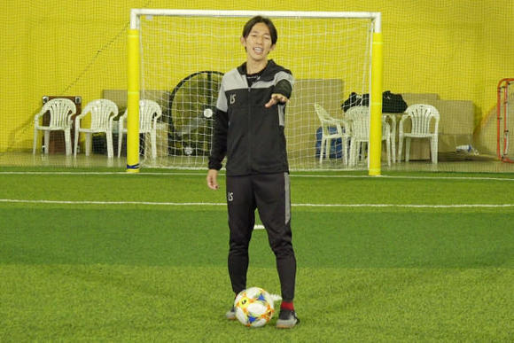 イニエスタやビジャ、食野亮太郎といったスター選手たちのドリブルを見る時のポイントとは？
