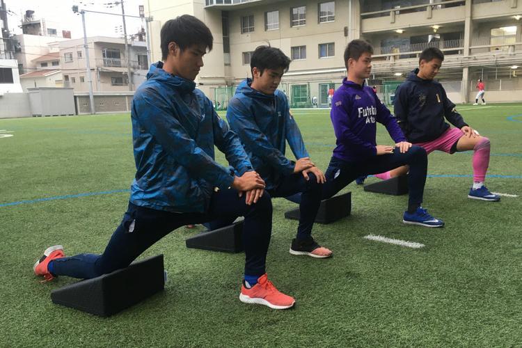 股関節の可動域はドリブラーの生命線！興國高校・内野智章監督も絶賛のストレッチ法とは？