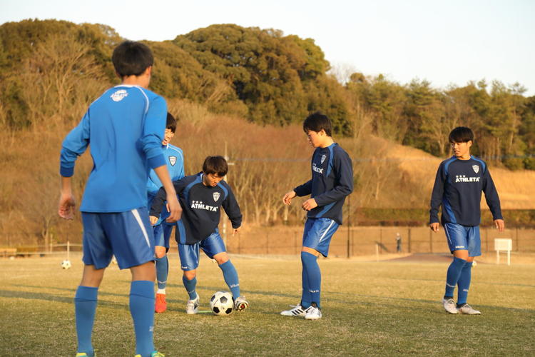 飯塚高校サッカー　練習着　アスレタ